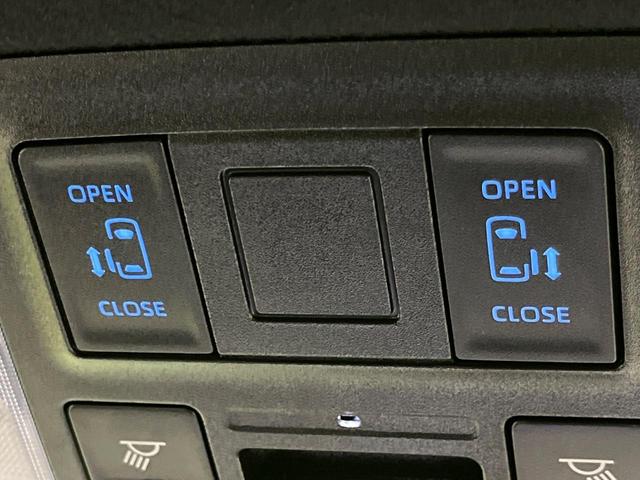 ヴォクシー Ｓ－Ｚ　４ＷＤ　ＧＲエアロ　両側電動ドア　純正１０インチナビ　バックカメラ　セーフティセンス　レーダークルーズ　禁煙車　ハーフレザーシート　ドラレコ　コーナーセンサー　スマートキー　ＬＥＤヘッド　ＥＴＣ２．０（4枚目）