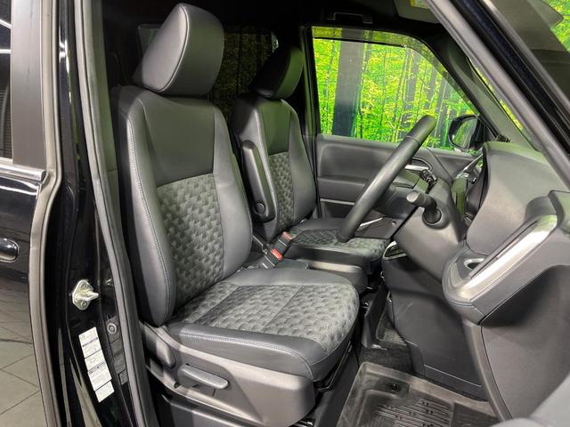 ヴォクシー Ｓ－Ｚ　４ＷＤ　ＧＲエアロ　両側電動ドア　純正１０インチナビ　バックカメラ　セーフティセンス　レーダークルーズ　禁煙車　ハーフレザーシート　ドラレコ　コーナーセンサー　スマートキー　ＬＥＤヘッド　ＥＴＣ２．０（8枚目）