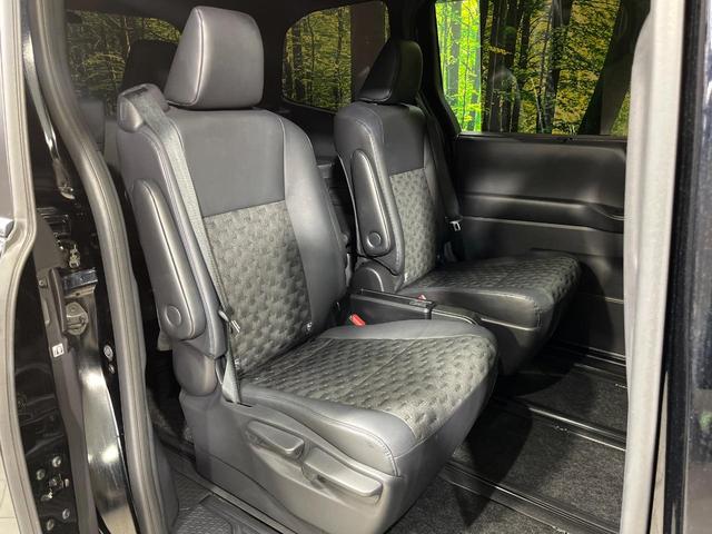 ヴォクシー Ｓ－Ｚ　４ＷＤ　ＧＲエアロ　両側電動ドア　純正１０インチナビ　バックカメラ　セーフティセンス　レーダークルーズ　禁煙車　ハーフレザーシート　ドラレコ　コーナーセンサー　スマートキー　ＬＥＤヘッド　ＥＴＣ２．０（9枚目）