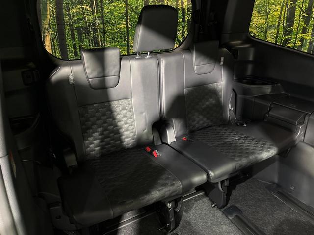 ヴォクシー Ｓ－Ｚ　４ＷＤ　ＧＲエアロ　両側電動ドア　純正１０インチナビ　バックカメラ　セーフティセンス　レーダークルーズ　禁煙車　ハーフレザーシート　ドラレコ　コーナーセンサー　スマートキー　ＬＥＤヘッド　ＥＴＣ２．０（10枚目）