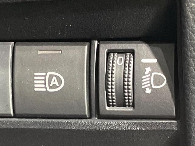 ヴォクシー Ｓ－Ｚ　４ＷＤ　ＧＲエアロ　両側電動ドア　純正１０インチナビ　バックカメラ　セーフティセンス　レーダークルーズ　禁煙車　ハーフレザーシート　ドラレコ　コーナーセンサー　スマートキー　ＬＥＤヘッド　ＥＴＣ２．０（42枚目）