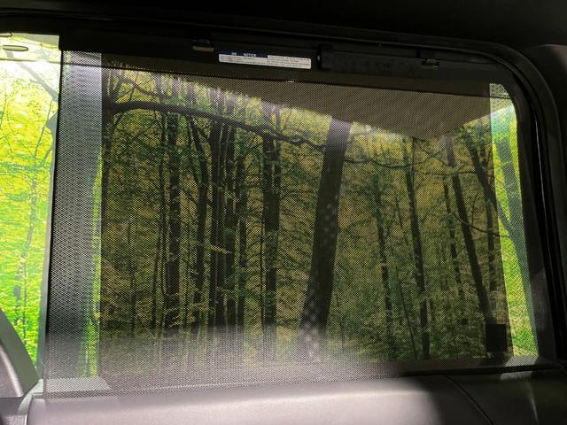 ヴォクシー Ｓ－Ｚ　４ＷＤ　ＧＲエアロ　両側電動ドア　純正１０インチナビ　バックカメラ　セーフティセンス　レーダークルーズ　禁煙車　ハーフレザーシート　ドラレコ　コーナーセンサー　スマートキー　ＬＥＤヘッド　ＥＴＣ２．０（61枚目）