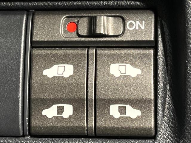 エリシオンプレステージ S HDDナビスペシャルパッケージ 両側電動スライド 純正HDDナビ バックカメラ 禁煙車 ハーフレザーシート ドラレコ コーナーセンサー スマートキー HIDヘッド オートライト オートエアコン 純正17インチAW CD/DVD再生(3枚目)