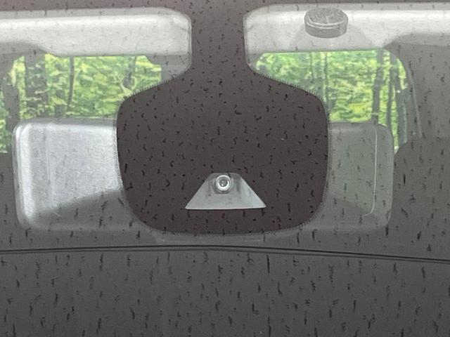 【エマージェンシーブレーキ】走行中に前方の車両等を認識し、衝突しそうな時は警報とブレーキで衝突回避と被害軽減をアシスト。より安全にドライブをお楽しみいただけます。