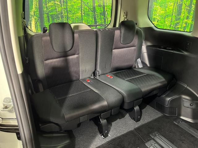 ３列目シートはもちろん状態良好☆大人でもゆったりと座って頂けますので、大人数でのお出かけもラクラクです♪ご家族で、気の知れた仲間で、ドライブに行くのが楽しみですね♪