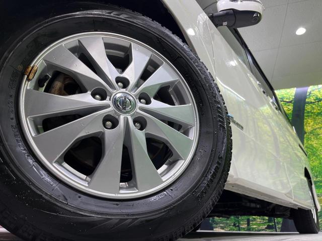 【純正１５インチアルミホイール】外観にマッチした純正アルミホイールを装着しております。各種社外アルミホイールや、スタッドレスタイヤも取扱いしております。是非ご相談ください♪