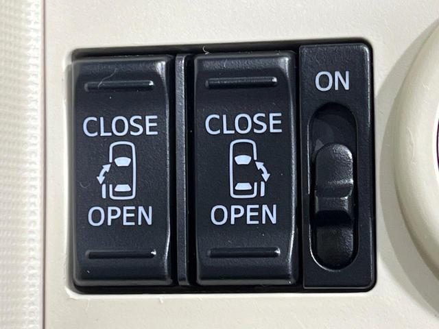 【両側パワースライドドア】スマートキーや運転席のスイッチで後席両側スライドドアの開閉が可能♪電動だから力を入れてドアを開ける必要が無く、小さなお子様でも簡単に開け閉めでき快適です♪