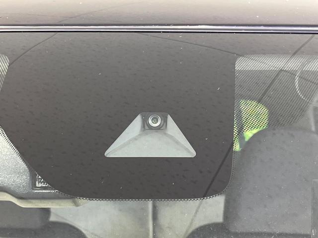 【インテリジェントエマージェンシーブレーキ】フロントカメラで前方の車両や歩行者を検知。衝突しそうな時は衝突被害軽減ブレーキが作動、衝突回避をサポート。より安全にドライブをお楽しみいただけます。