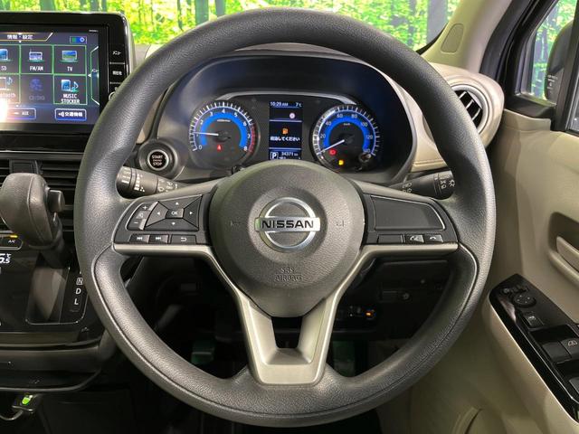 インテリアに合わせたデザインのステアリングは、運転される方のことも考え、運転しやすい形状、大きさです。是非一度、実際に触ってお確かめください。