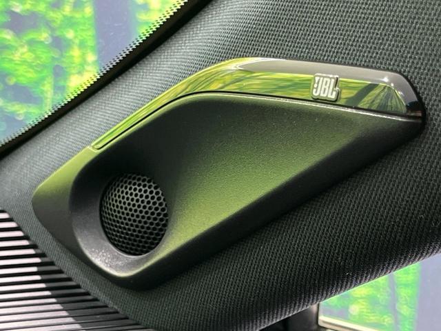 【ＪＢＬサウンドシステム】メーカーオプションの高品位サウンドシステムを搭載。専用のチューニングが施された大小様々なスピーカーから良質なサウンドが奏でられ、臨場感あふれる音響空間を演出します。