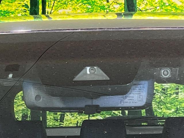 【トヨタセーフティセンス】走行中に前方の車両等を認識し、衝突しそうな時は警報とブレーキで衝突回避と被害軽減をアシスト。より安全にドライブをお楽しみいただけます。