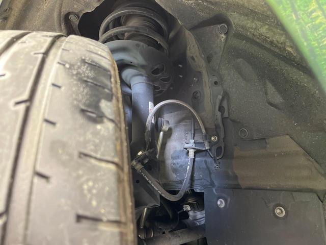 お車を安心してお乗りいただく為には、足回りの定期点検が欠かせません。サービスサポート（有償保証）では無料点検もご提供しており、安心のカーライフをお過ごしいただけるサポート体制が整っています。