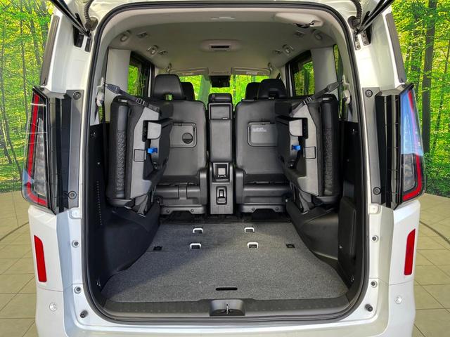 積み下ろしのしやすいデッキにはたっぷりと荷物を積み込んでいただけます。遊びから仕事まで、様々なシーンで頼れます♪