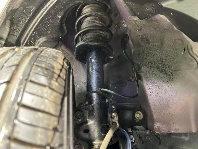 お車を安心してお乗りいただく為には、足回りの定期点検が欠かせません。サービスサポート（有償保証）では無料点検もご提供しており、安心のカーライフをお過ごしいただけるサポート体制が整っています。