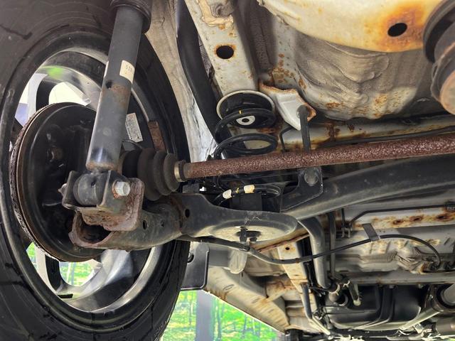 お車を安心してお乗りいただく為には、足回りの定期点検が欠かせません。サービスサポート（有償保証）では無料点検もご提供しており、安心のカーライフをお過ごしいただけるサポート体制が整っています。