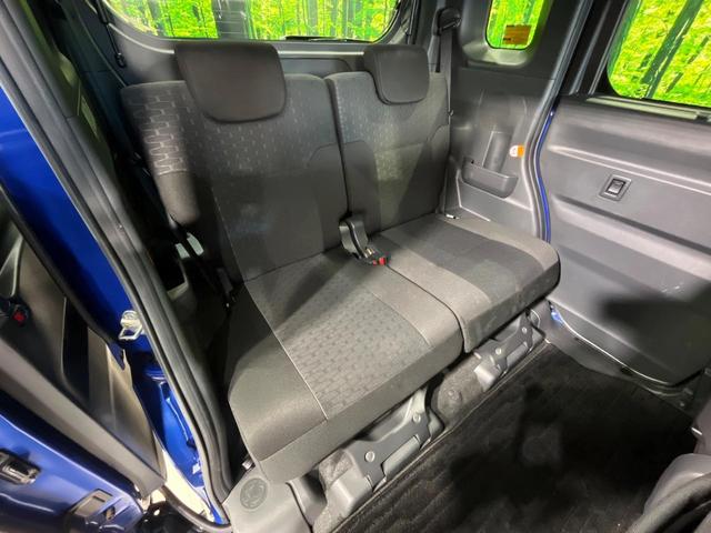 後部座席も気になるようなキズ・汚れやへたり等、大きなダメージはなく、良好な状態です。