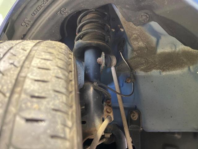 お車を安心してお乗りいただく為には、足回りの定期点検が欠かせません。サービスサポート（有償保証）では無料点検もご提供しており、安心のカーライフをお過ごしいただけるサポート体制が整っています。