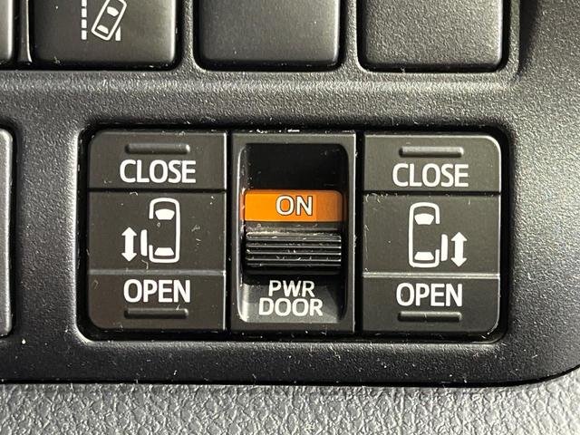 ヴォクシー ＺＳ　煌ＩＩ　４ＷＤ　両側電動スライドドア　純正１０型ＳＤナビ　フリップダウンモニター　バックカメラ　寒冷地仕様　セーフティセンスＣ　禁煙車　ドラレコ　コーナーセンサー　スマートキー　ＬＥＤヘッド　ＥＴＣ（3枚目）