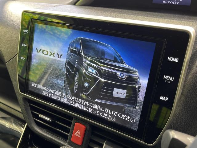 ヴォクシー ＺＳ　煌ＩＩ　４ＷＤ　両側電動スライドドア　純正１０型ＳＤナビ　フリップダウンモニター　バックカメラ　寒冷地仕様　セーフティセンスＣ　禁煙車　ドラレコ　コーナーセンサー　スマートキー　ＬＥＤヘッド　ＥＴＣ（4枚目）