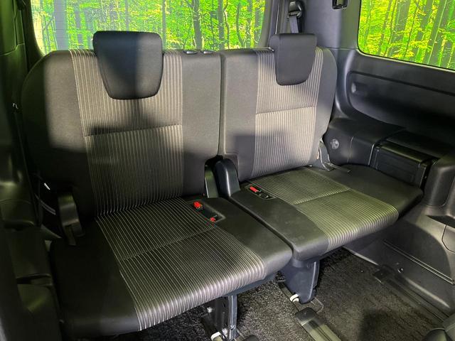 ヴォクシー ＺＳ　煌ＩＩ　４ＷＤ　両側電動スライドドア　純正１０型ＳＤナビ　フリップダウンモニター　バックカメラ　寒冷地仕様　セーフティセンスＣ　禁煙車　ドラレコ　コーナーセンサー　スマートキー　ＬＥＤヘッド　ＥＴＣ（10枚目）