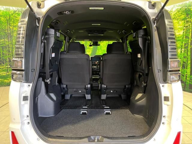ヴォクシー ＺＳ　煌ＩＩ　４ＷＤ　両側電動スライドドア　純正１０型ＳＤナビ　フリップダウンモニター　バックカメラ　寒冷地仕様　セーフティセンスＣ　禁煙車　ドラレコ　コーナーセンサー　スマートキー　ＬＥＤヘッド　ＥＴＣ（11枚目）