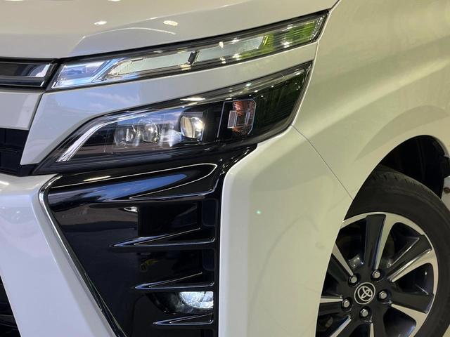 ヴォクシー ＺＳ　煌ＩＩ　４ＷＤ　両側電動スライドドア　純正１０型ＳＤナビ　フリップダウンモニター　バックカメラ　寒冷地仕様　セーフティセンスＣ　禁煙車　ドラレコ　コーナーセンサー　スマートキー　ＬＥＤヘッド　ＥＴＣ（13枚目）