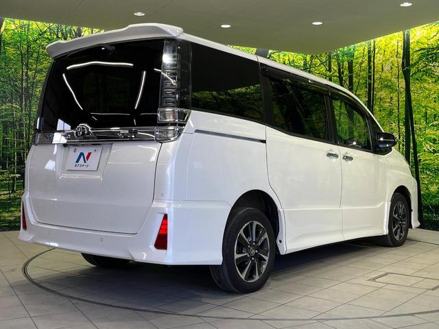 ヴォクシー ＺＳ　煌ＩＩ　４ＷＤ　両側電動スライドドア　純正１０型ＳＤナビ　フリップダウンモニター　バックカメラ　寒冷地仕様　セーフティセンスＣ　禁煙車　ドラレコ　コーナーセンサー　スマートキー　ＬＥＤヘッド　ＥＴＣ（18枚目）