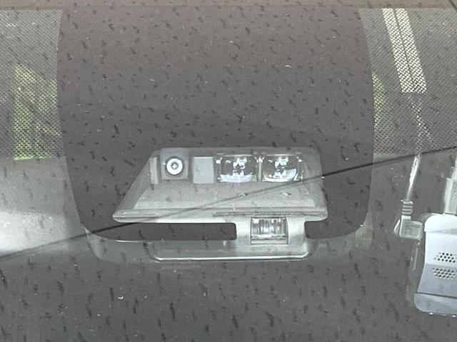 ヴォクシー ＺＳ　煌ＩＩ　４ＷＤ　両側電動スライドドア　純正１０型ＳＤナビ　フリップダウンモニター　バックカメラ　寒冷地仕様　セーフティセンスＣ　禁煙車　ドラレコ　コーナーセンサー　スマートキー　ＬＥＤヘッド　ＥＴＣ（32枚目）