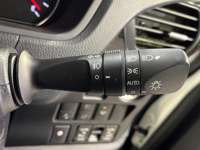 ヴォクシー ＺＳ　煌ＩＩ　４ＷＤ　両側電動スライドドア　純正１０型ＳＤナビ　フリップダウンモニター　バックカメラ　寒冷地仕様　セーフティセンスＣ　禁煙車　ドラレコ　コーナーセンサー　スマートキー　ＬＥＤヘッド　ＥＴＣ（42枚目）