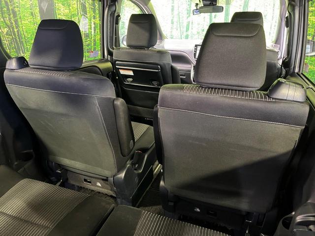 ヴォクシー ＺＳ　煌ＩＩ　４ＷＤ　両側電動スライドドア　純正１０型ＳＤナビ　フリップダウンモニター　バックカメラ　寒冷地仕様　セーフティセンスＣ　禁煙車　ドラレコ　コーナーセンサー　スマートキー　ＬＥＤヘッド　ＥＴＣ（56枚目）