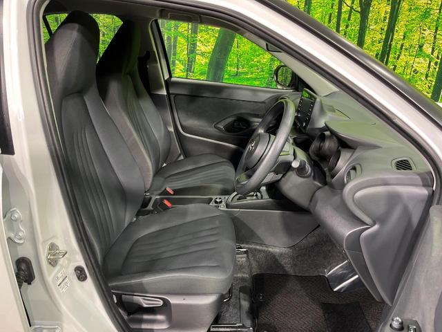 ヤリスクロス Ｘ　４ＷＤ　ディスプレイオーディオ　バックカメラ　セーフティセンス　レーダークルーズ　禁煙車　クリアランスソナー　スマートキー　オートハイビーム　車線逸脱警報　誤発進抑制機能　Ｂｌｕｅｔｏｏｔｈ再生（8枚目）