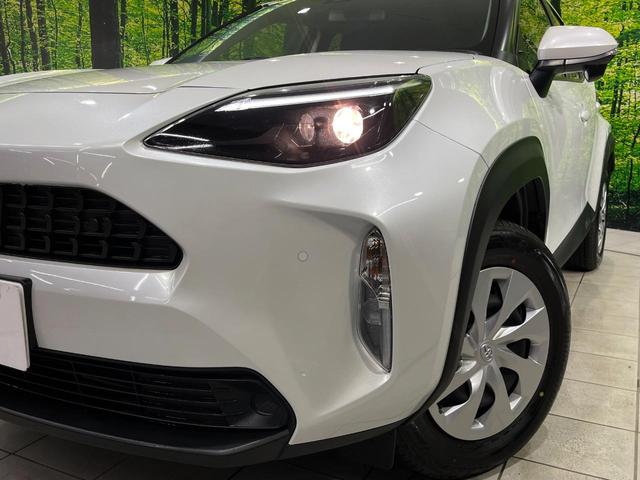 ヤリスクロス Ｘ　４ＷＤ　ディスプレイオーディオ　バックカメラ　セーフティセンス　レーダークルーズ　禁煙車　クリアランスソナー　スマートキー　オートハイビーム　車線逸脱警報　誤発進抑制機能　Ｂｌｕｅｔｏｏｔｈ再生（12枚目）