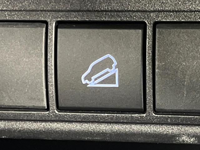 ヤリスクロス Ｘ　４ＷＤ　ディスプレイオーディオ　バックカメラ　セーフティセンス　レーダークルーズ　禁煙車　クリアランスソナー　スマートキー　オートハイビーム　車線逸脱警報　誤発進抑制機能　Ｂｌｕｅｔｏｏｔｈ再生（33枚目）