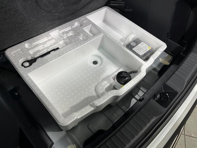 ヤリスクロス Ｘ　４ＷＤ　ディスプレイオーディオ　バックカメラ　セーフティセンス　レーダークルーズ　禁煙車　クリアランスソナー　スマートキー　オートハイビーム　車線逸脱警報　誤発進抑制機能　Ｂｌｕｅｔｏｏｔｈ再生（44枚目）