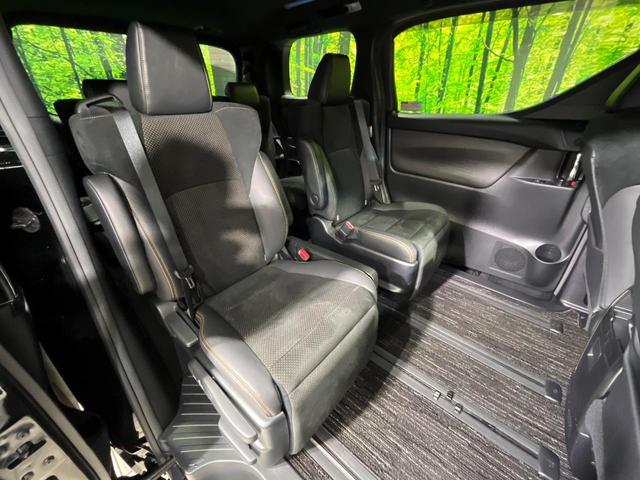 ヴェルファイアハイブリッド Ｚ　ゴールデンアイズ　４ＷＤ　両側電動スライドドア　純正９型ディスプレイオーディオ　バックカメラ　ＡＣ１００Ｖ電源　セーフティセンス　レーダークルーズ　禁煙車　パワーバックドア　ハーフレザーシート　ドラレコ　スマートキー（9枚目）