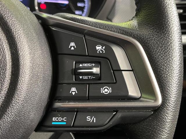 【全車速追従機能付クルーズコントロール】高速道路での長距離走行が楽に！！自動で速度を保つクルーズコントロールが、衝突軽減システムと連携し、前方の車両を感知して車間を保つように速度調節してくれます！！