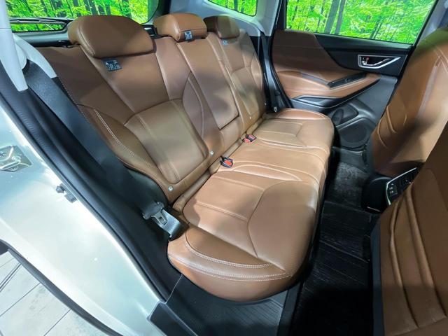 後部座席も気になるようなキズ・汚れやへたり等、大きなダメージはなく、良好な状態です。