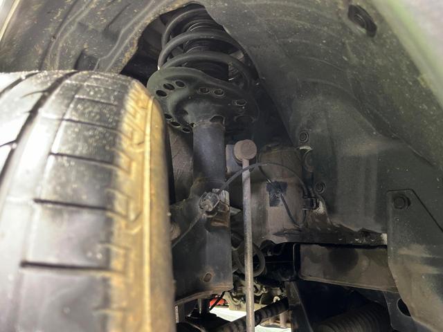 お車を安心してお乗りいただく為には、足回りの定期点検が欠かせません。サービスサポート（有償保証）では無料点検もご提供しており、安心のカーライフをお過ごしいただけるサポート体制が整っています。