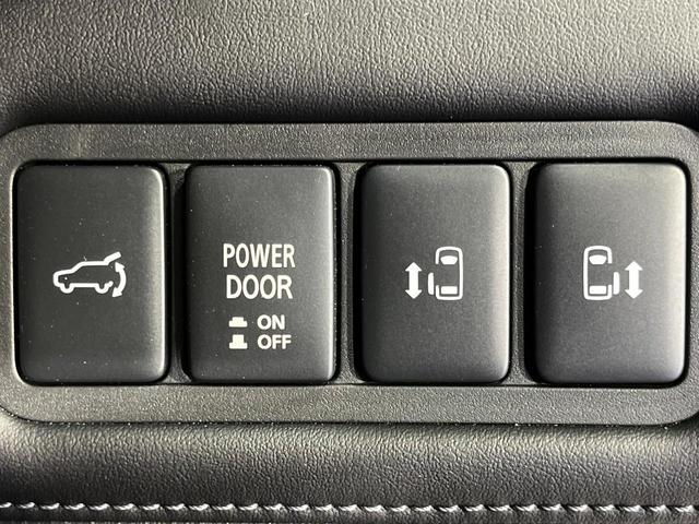 【両側パワースライドドア】スマートキーや運転席のスイッチで後席両側スライドドアの開閉が可能♪電動だから力を入れてドアを開ける必要が無く、小さなお子様でも簡単に開け閉めでき快適です♪