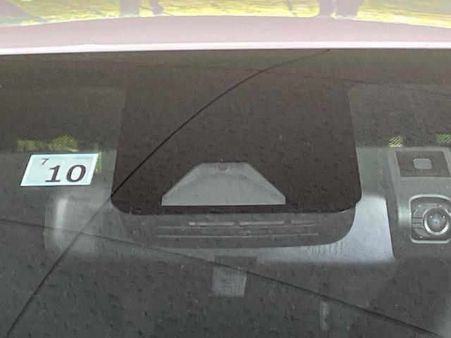 ヤリス ハイブリッドＸ　４ＷＤ　ナビ機能付きディスプレイオーディオ　バックカメラ　ＡＣ１００Ｖ電源　セーフティセンス　レーダークルーズ　禁煙車　ドラレコ　スマートキー　ビルトインＥＴＣ　オートハイビーム　車線逸脱警報（6枚目）