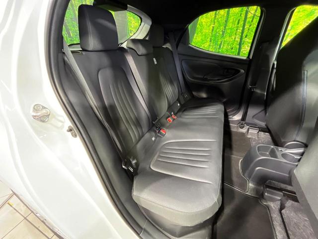 ヤリス ハイブリッドＸ　４ＷＤ　ナビ機能付きディスプレイオーディオ　バックカメラ　ＡＣ１００Ｖ電源　セーフティセンス　レーダークルーズ　禁煙車　ドラレコ　スマートキー　ビルトインＥＴＣ　オートハイビーム　車線逸脱警報（9枚目）