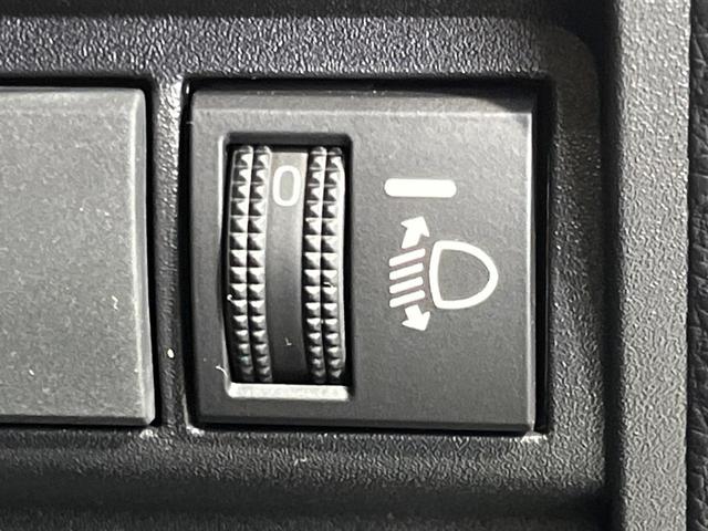 ヤリス ハイブリッドＸ　４ＷＤ　ナビ機能付きディスプレイオーディオ　バックカメラ　ＡＣ１００Ｖ電源　セーフティセンス　レーダークルーズ　禁煙車　ドラレコ　スマートキー　ビルトインＥＴＣ　オートハイビーム　車線逸脱警報（34枚目）