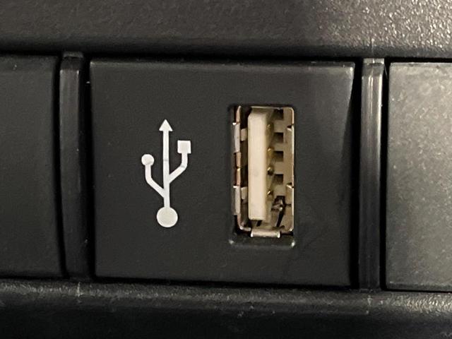 ヤリス ハイブリッドＸ　４ＷＤ　ナビ機能付きディスプレイオーディオ　バックカメラ　ＡＣ１００Ｖ電源　セーフティセンス　レーダークルーズ　禁煙車　ドラレコ　スマートキー　ビルトインＥＴＣ　オートハイビーム　車線逸脱警報（35枚目）