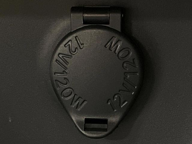 ヤリス ハイブリッドＸ　４ＷＤ　ナビ機能付きディスプレイオーディオ　バックカメラ　ＡＣ１００Ｖ電源　セーフティセンス　レーダークルーズ　禁煙車　ドラレコ　スマートキー　ビルトインＥＴＣ　オートハイビーム　車線逸脱警報（36枚目）