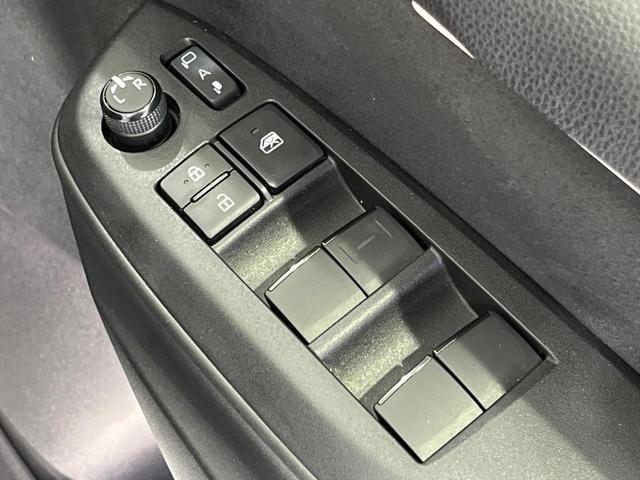 ヤリス ハイブリッドＸ　４ＷＤ　ナビ機能付きディスプレイオーディオ　バックカメラ　ＡＣ１００Ｖ電源　セーフティセンス　レーダークルーズ　禁煙車　ドラレコ　スマートキー　ビルトインＥＴＣ　オートハイビーム　車線逸脱警報（41枚目）