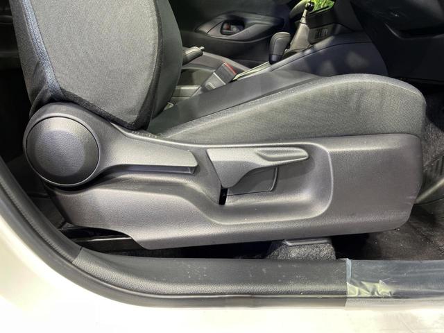 ヤリス ハイブリッドＸ　４ＷＤ　ナビ機能付きディスプレイオーディオ　バックカメラ　ＡＣ１００Ｖ電源　セーフティセンス　レーダークルーズ　禁煙車　ドラレコ　スマートキー　ビルトインＥＴＣ　オートハイビーム　車線逸脱警報（42枚目）