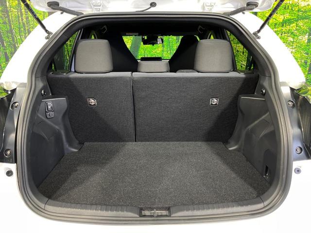 ヤリス ハイブリッドＸ　４ＷＤ　ナビ機能付きディスプレイオーディオ　バックカメラ　ＡＣ１００Ｖ電源　セーフティセンス　レーダークルーズ　禁煙車　ドラレコ　スマートキー　ビルトインＥＴＣ　オートハイビーム　車線逸脱警報（47枚目）