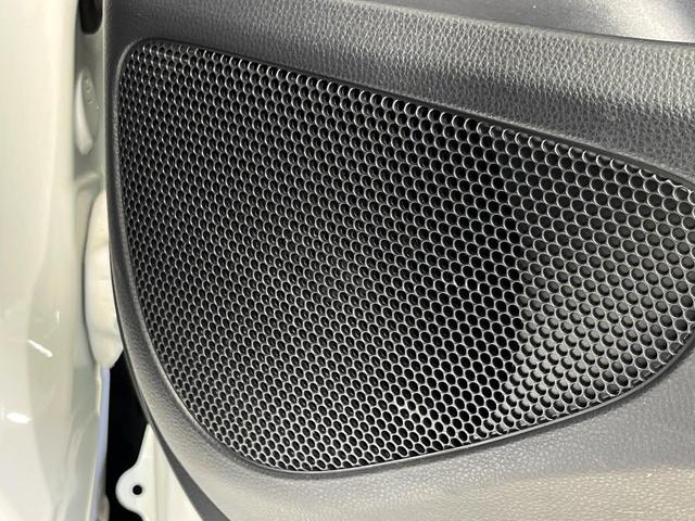 ヤリス ハイブリッドＸ　４ＷＤ　ナビ機能付きディスプレイオーディオ　バックカメラ　ＡＣ１００Ｖ電源　セーフティセンス　レーダークルーズ　禁煙車　ドラレコ　スマートキー　ビルトインＥＴＣ　オートハイビーム　車線逸脱警報（51枚目）