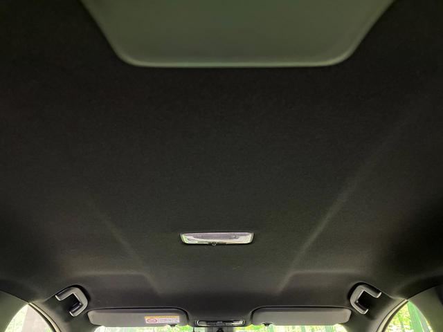 ヤリス ハイブリッドＸ　４ＷＤ　ナビ機能付きディスプレイオーディオ　バックカメラ　ＡＣ１００Ｖ電源　セーフティセンス　レーダークルーズ　禁煙車　ドラレコ　スマートキー　ビルトインＥＴＣ　オートハイビーム　車線逸脱警報（52枚目）