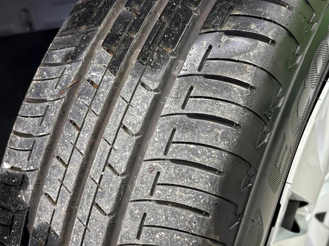 ヤリス ハイブリッドＸ　４ＷＤ　ナビ機能付きディスプレイオーディオ　バックカメラ　ＡＣ１００Ｖ電源　セーフティセンス　レーダークルーズ　禁煙車　ドラレコ　スマートキー　ビルトインＥＴＣ　オートハイビーム　車線逸脱警報（58枚目）